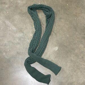 NEW.  Scarf.  Color green.